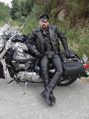 LEATHER WEEKEND AT OZ